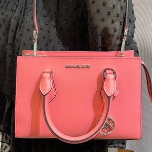 MICHAEL KORS
Sheila Small Faux Saffiano Leather Satchel
Tea Rose 
NWT